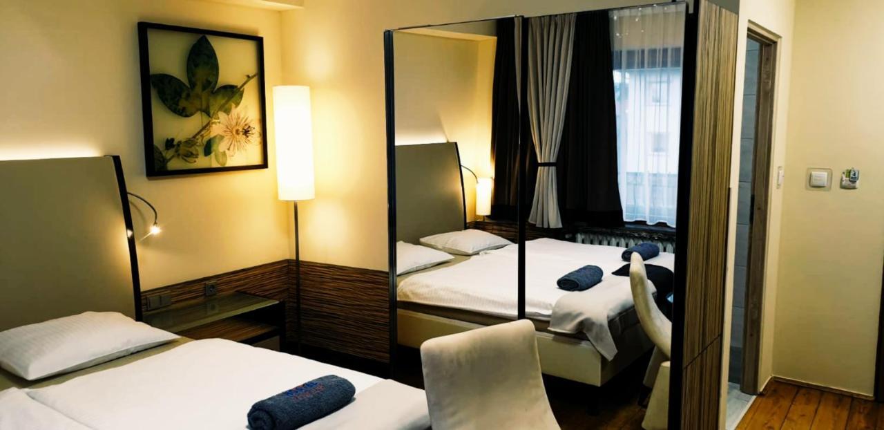 Bialy Slon Delux Hostel Гдиня Екстериор снимка