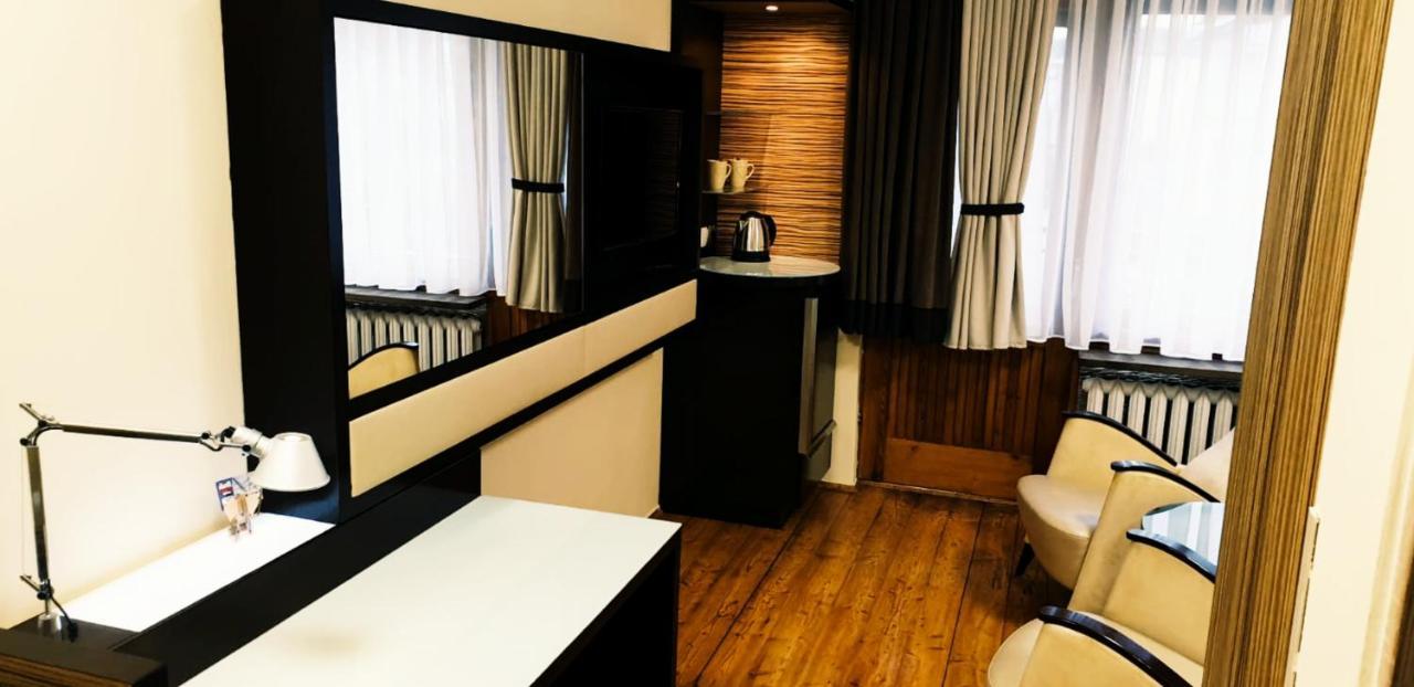 Bialy Slon Delux Hostel Гдиня Екстериор снимка